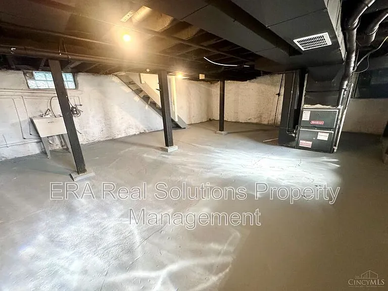 1600 Brewster Ave — Photo 25