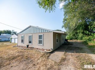 1517 Hillview Dr, Pekin, IL