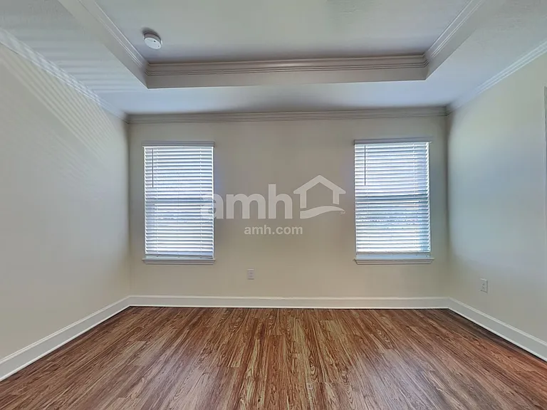 1017 Walden Pond Dr — Photo 13