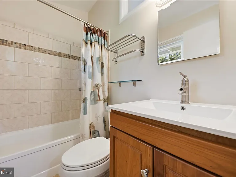 160801 Westmoreland St — Photo 25