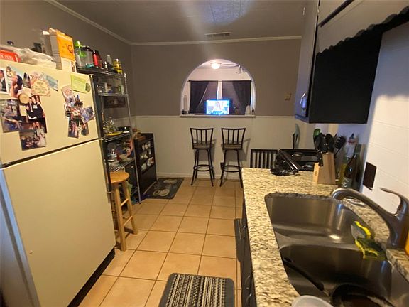 5th image of 3828 Willing Ave
