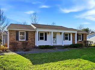 16 Rolling Hills Dr, Orchard Park, NY 14127