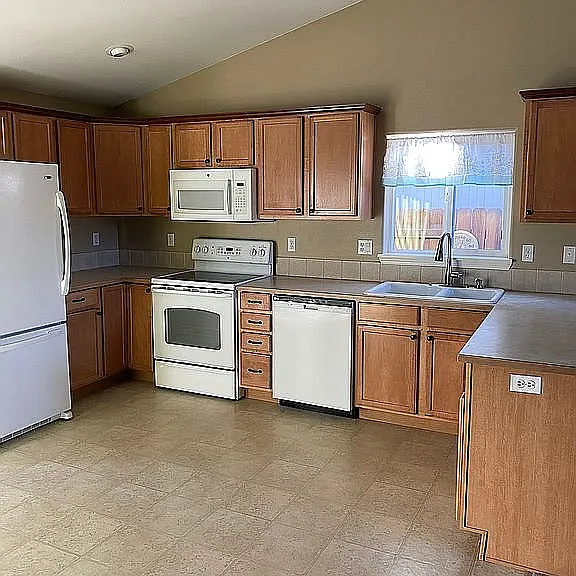 3370 SW Newberry Ave — Photo 1