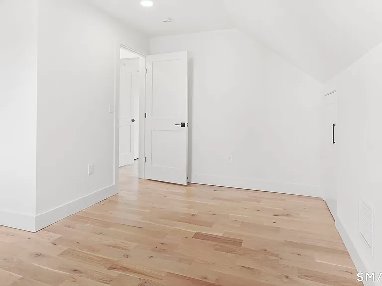 325 Coram Ave #C — Photo 17