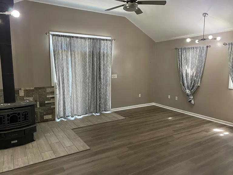 670 Davis Ln — Photo 20