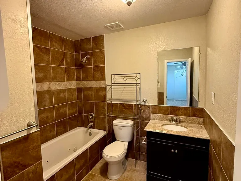 2801 Hawick Rd — Photo 14