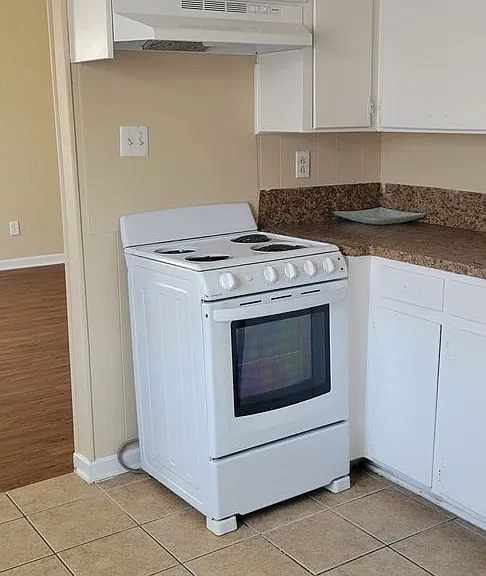 304 Carpenter St — Photo 5