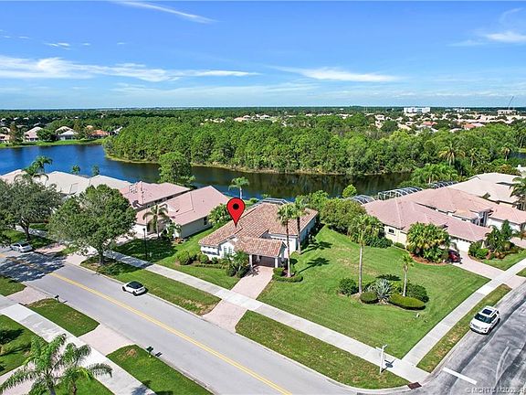 5th image of 592 SW Lake Charles Cir