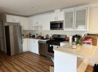 192 W Old Country Rd, Hicksville, NY 11801