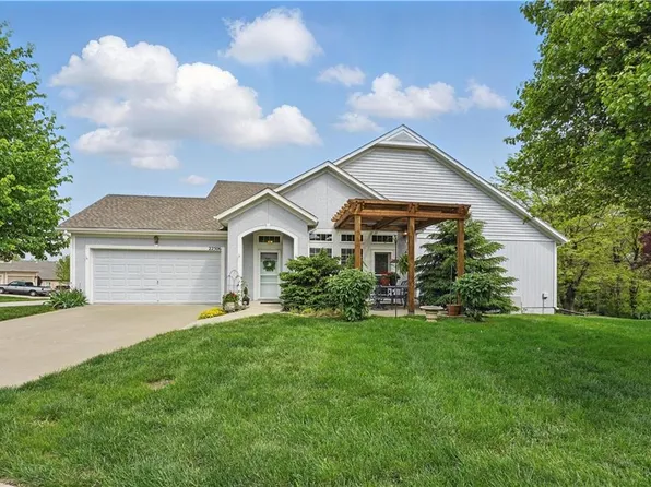 22506 W 72nd St, Shawnee, KS 66227