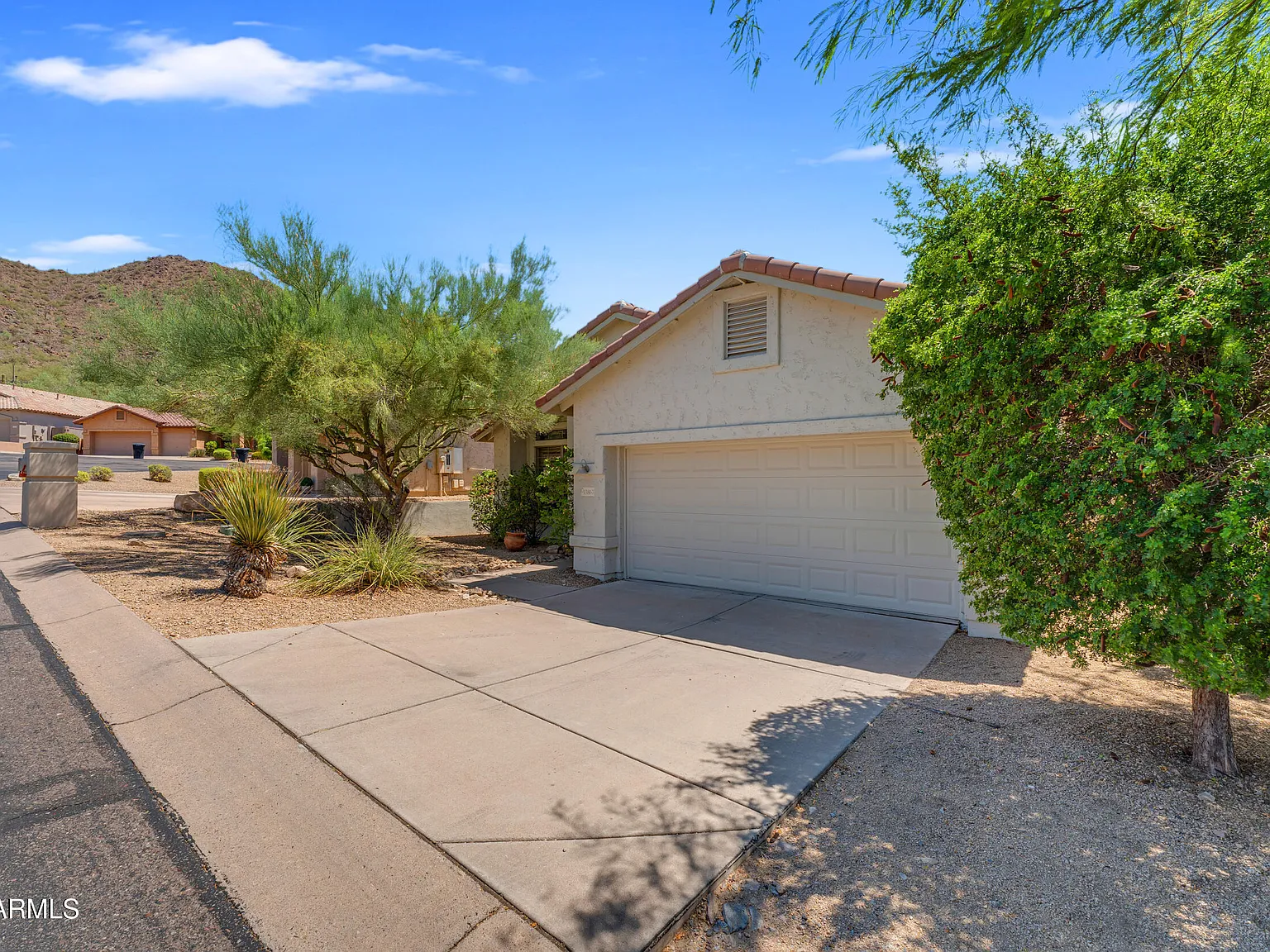 4 bed, 2.0 bath, 2018 sqft, $3,200 — Photo 4