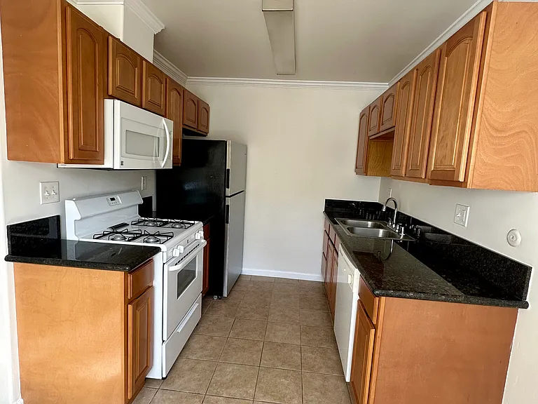 Loma Village — Photo 21