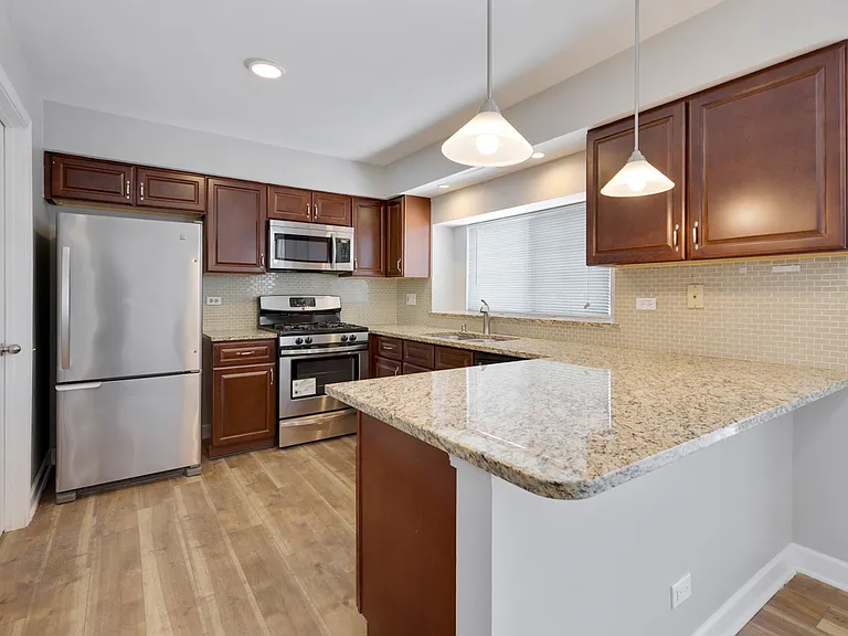 187 Half Moon Cir — Photo 7