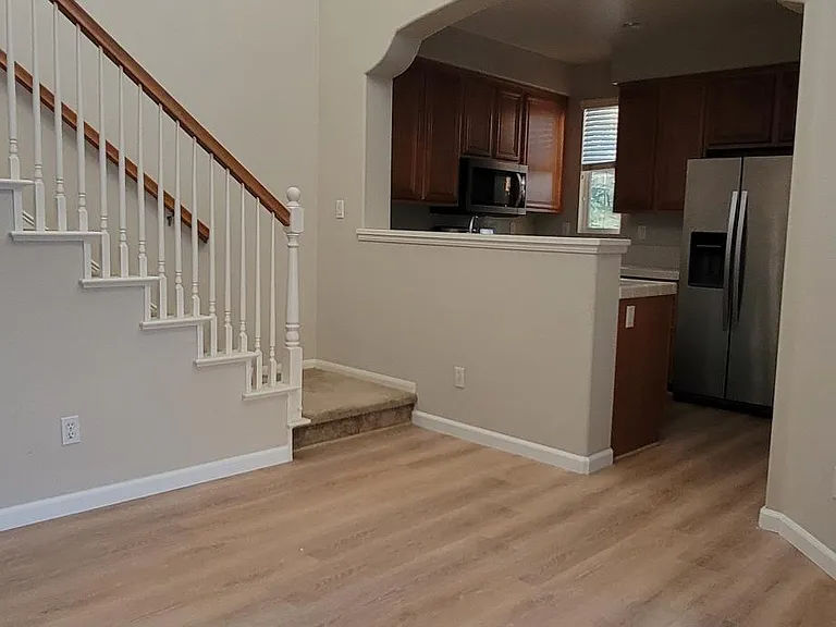 895 Custer Ave — Photo 2