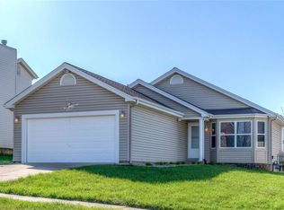 17 Aspen Pointe Dr, Saint Peters, MO 63376