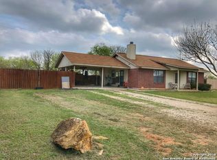 205 La Parita Ct, Jourdanton, TX 78026