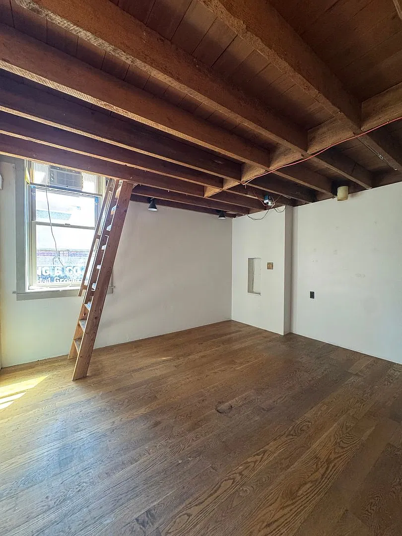 306 1/2 N Main St — Photo 3