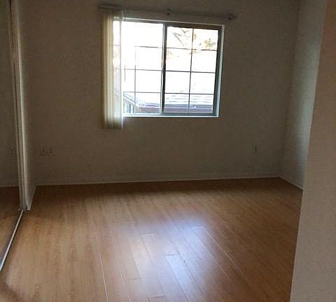 5th image of 563 N Kenmore Ave