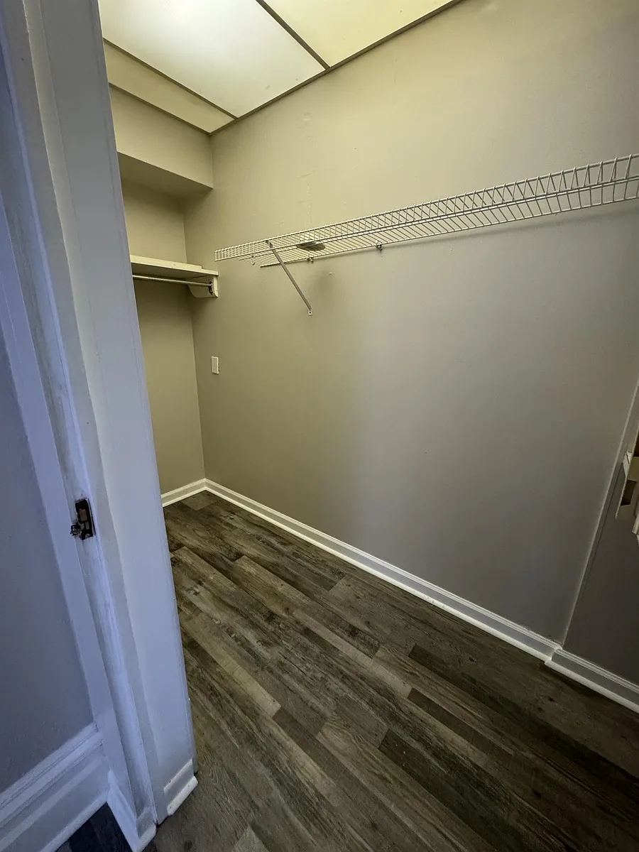 Building Photo - 326 S Graham St #A-4