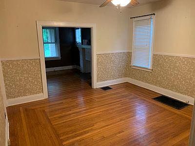 3rd image of 5940 Woodmont Ave #1