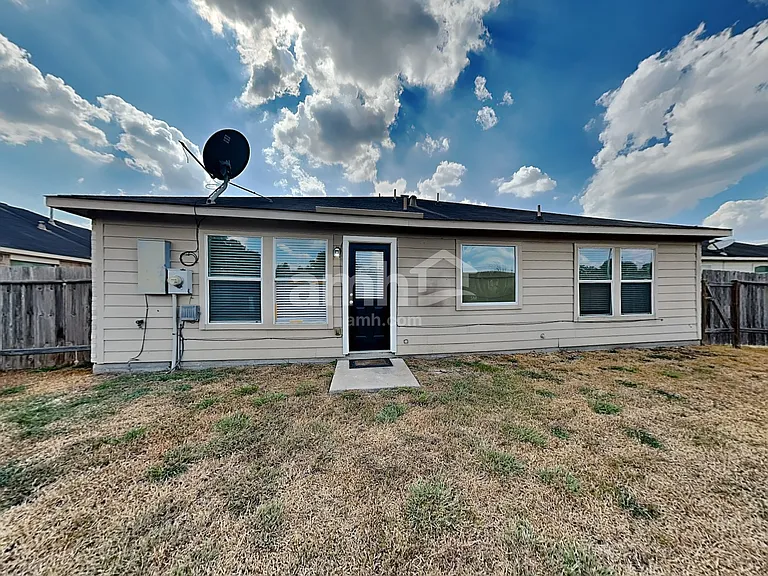 3919 Hawthorn Glen Ct — Photo 21