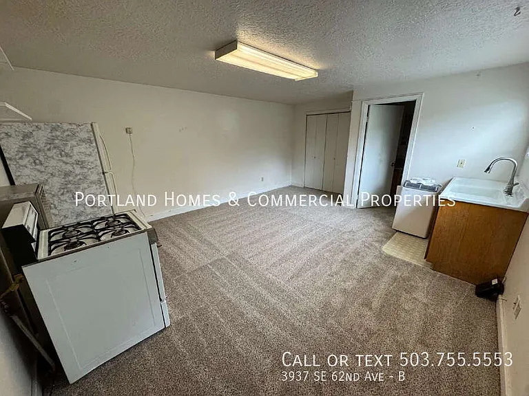 3937 SE 62nd Ave #B — Photo 3