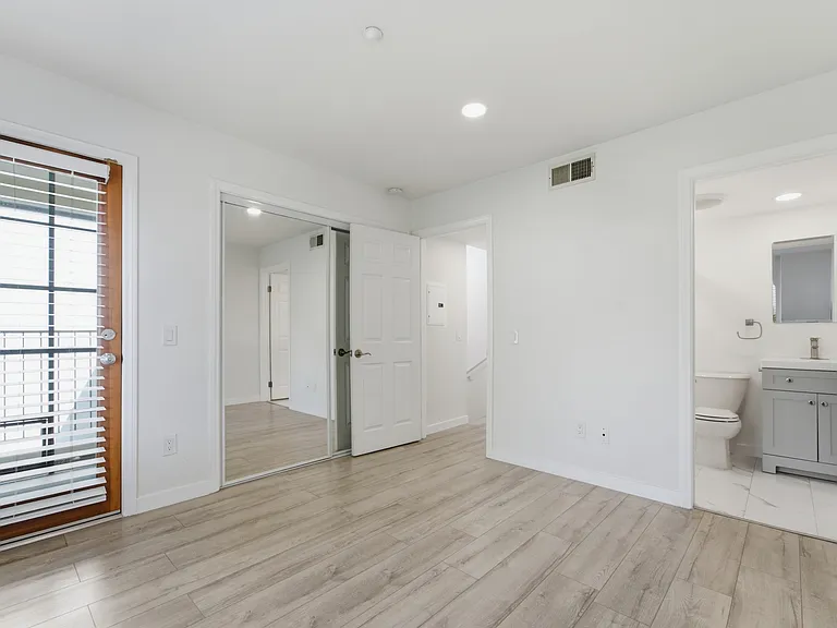 1665 Manning Ave — Photo 5