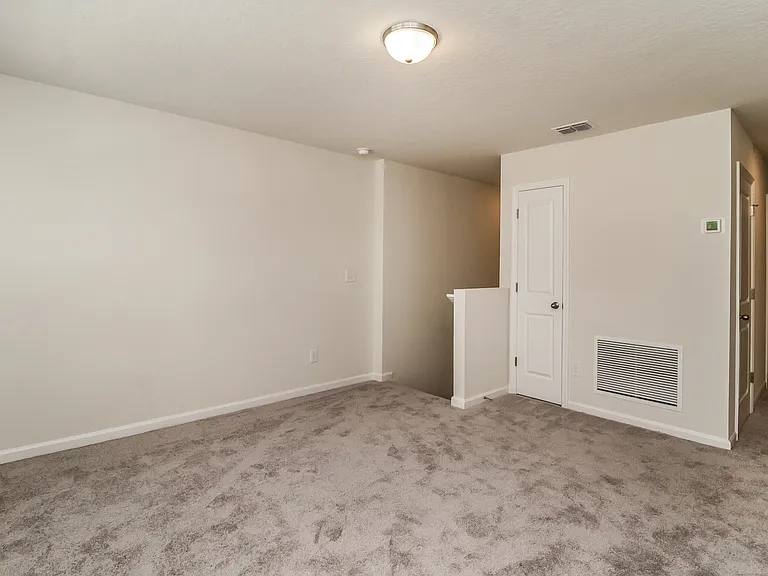 Lincoln Oaks — Photo 31