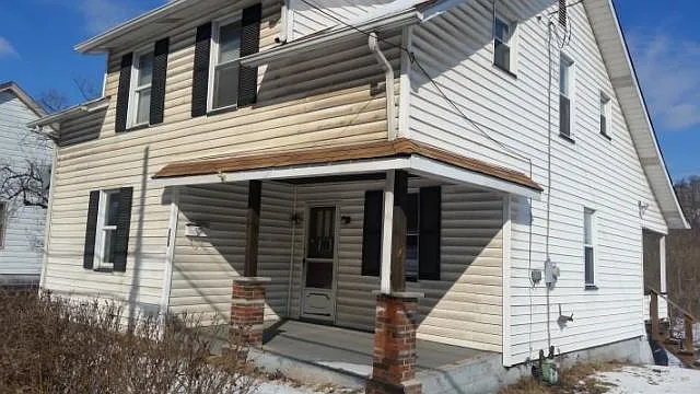 445 Main St photo 1