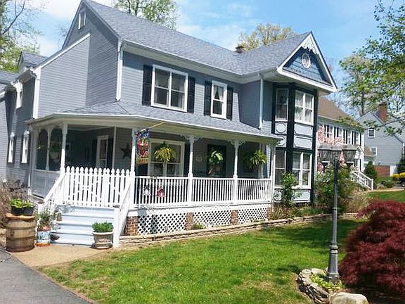 Front Exterior - Summer