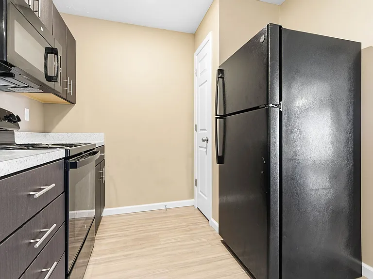 Greenbrier Apartments — Photo 98