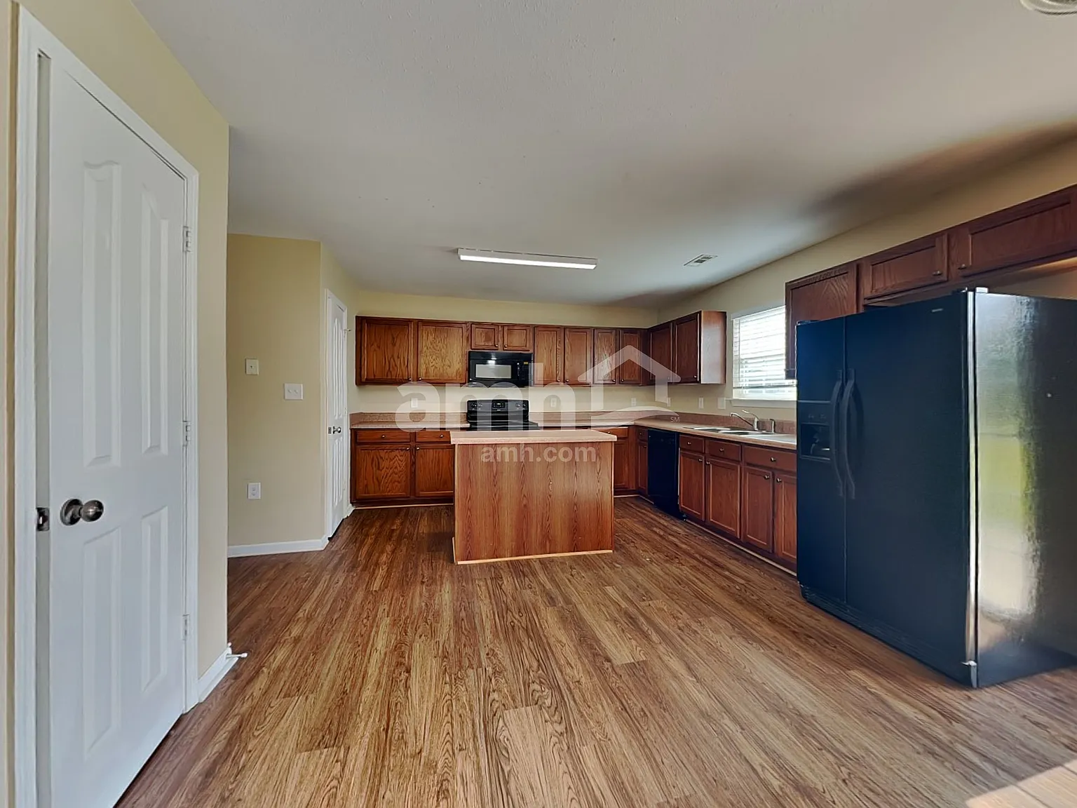 3 bed, 2.0 bath, 1747 sqft, $1,940 — Photo 4