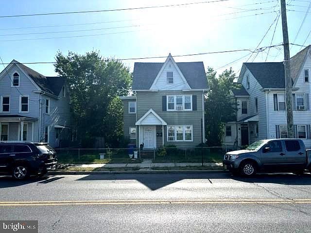 1st image of 914 N High St