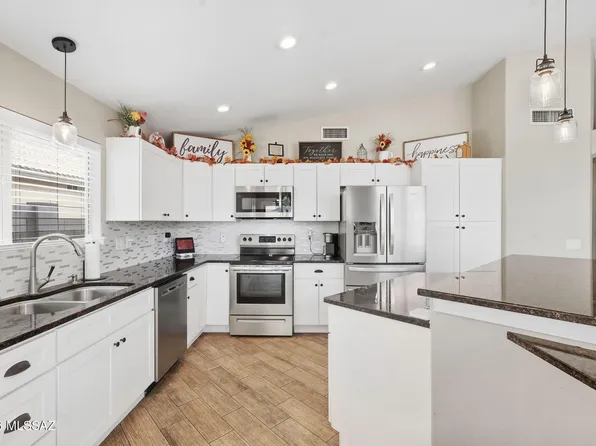 8604 N Cantora Way, Tucson, AZ 85743