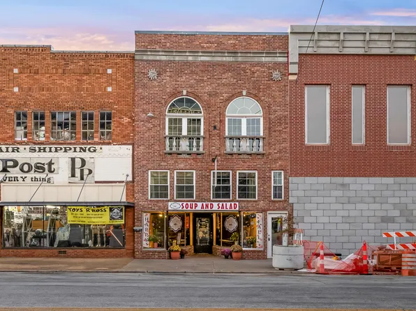 104 E Jackson Street, Bolivar, MO 65613