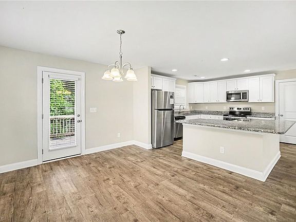 5th image of 1462 Mayfair Dr