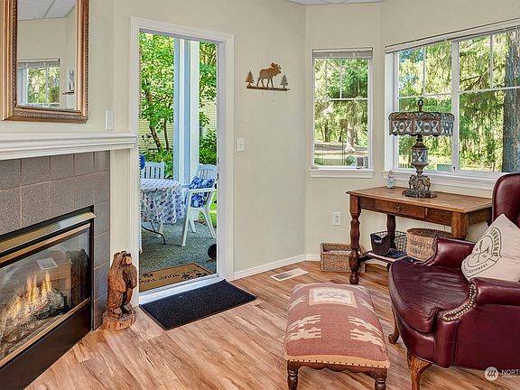 4th image of 4714 Fairwood Boulevard NE #1605