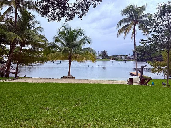 7101 SW 139th St, Palmetto Bay, FL 33158