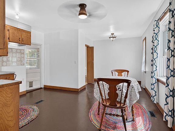 3rd image of 9921 109th St