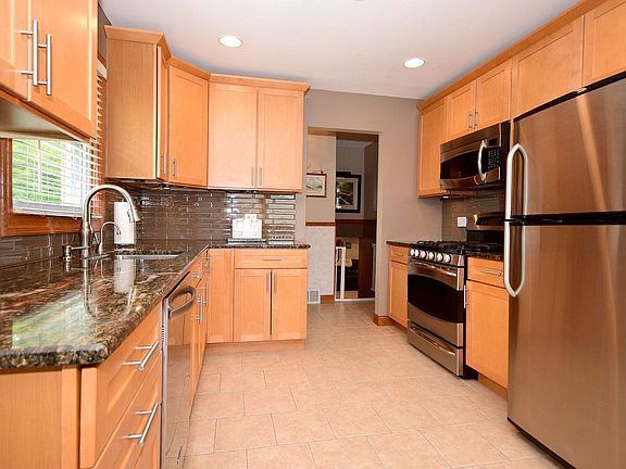 3rd image of 2434 Nona St