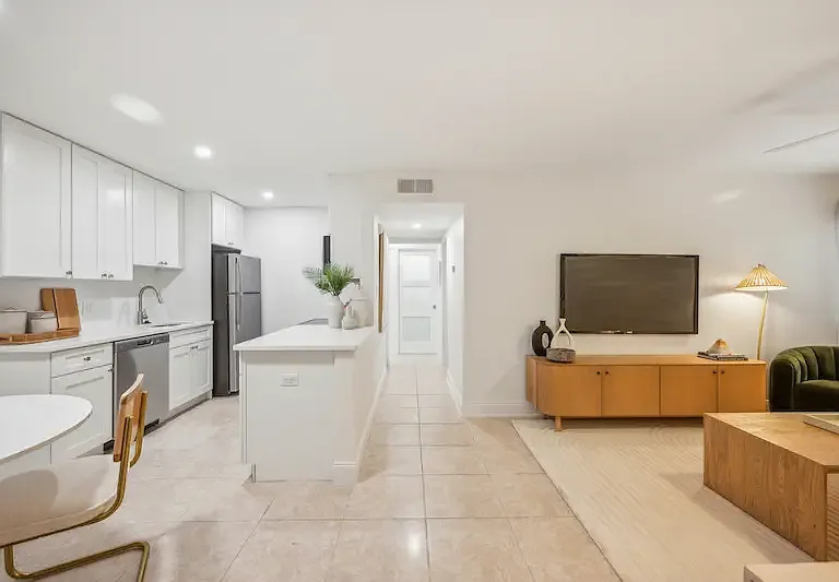 Innovo Living Hyde Park — Photo 86