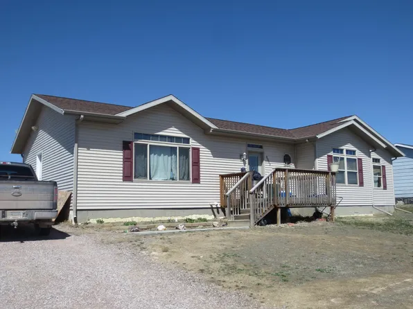 3353 Stirrup St, Newcastle, WY 82701