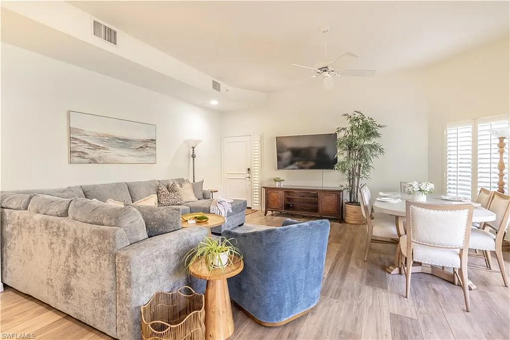 2 bed, 2.0 bath, 1241 sqft, $12,000 — Photo 3
