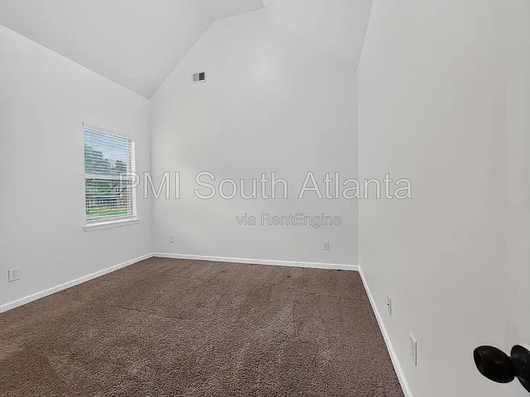 305 Legends Dr — Photo 10