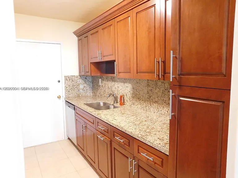 5401 Collins Ave #1213 — Photo 24