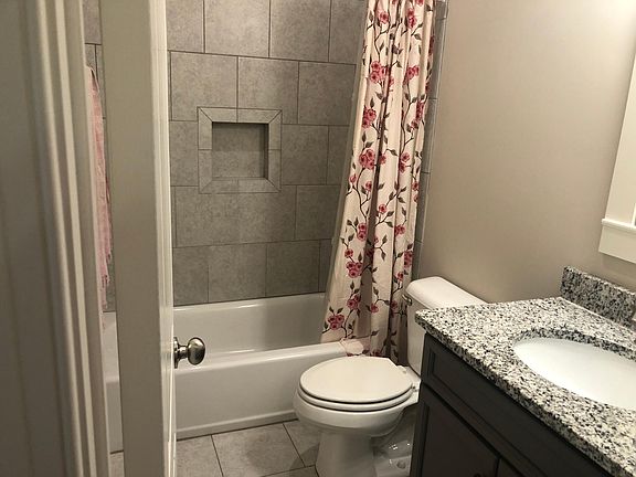 5th image of 442 River Bluff Dr