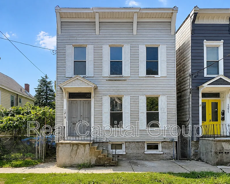 3 bed, 1.0 bath, $2,495 — Photo 1