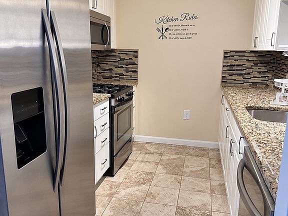 2nd image of 4 Greenbriar Dr APT 308