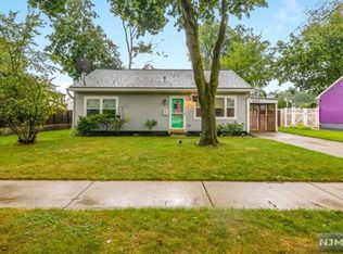 1462 Madison Pl, Pompton Lakes, NJ 07442