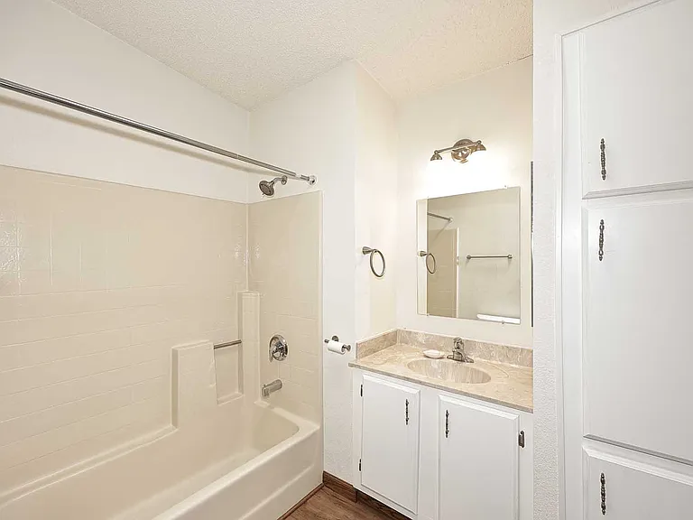 6249 S Pinehurst Dr — Photo 4
